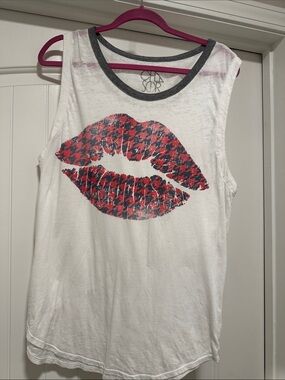 Chasor White Tank Top with Red Lip Graphic and Gray Trim